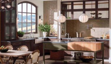 A country style luxury kitchen featuring the Brizo Tresa kitchen faucet collection.