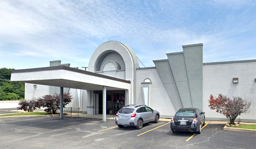 Exterior of Studio41 Chicago on 83rd Street