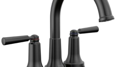 Delta faucet Saylor™ Two Handle Centerset Bathroom Faucet