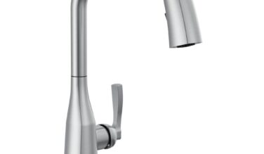 Delta faucet Stryke® Single Handle Pull Down Kitchen Faucet