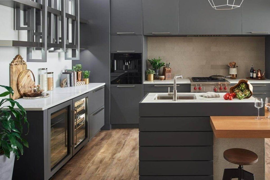 Contemporary luxury kitchen with Allure Metro doors in Dark Gray Supermatte
