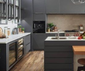 Contemporary luxury kitchen with Allure Metro doors in Dark Gray Supermatte