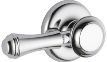 Delta faucet Cassidy™ Traditional Tank Lever