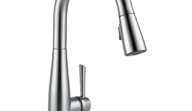 Delta faucet Essa® Single Handle Pull-down Kitchen Faucet With Touch<sub>2</sub>o® Technology