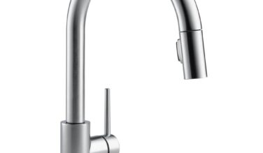 Delta faucet Trinsic® Single Handle Pull-down Kitchen Faucet