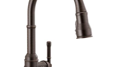 Delta faucet Broderick™ Single Handle Pull-down Kitchen Faucet