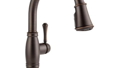 Delta faucet Cassidy™ Single Handle Pull-down Kitchen Faucet With Shieldspray® Technology