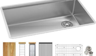 Elkay 18 Gauge Stainless Steel 31.5'' X 18.5'' X 9'' Crosstown Workstation Single Bowl Undermount Kitchen Sink Kit